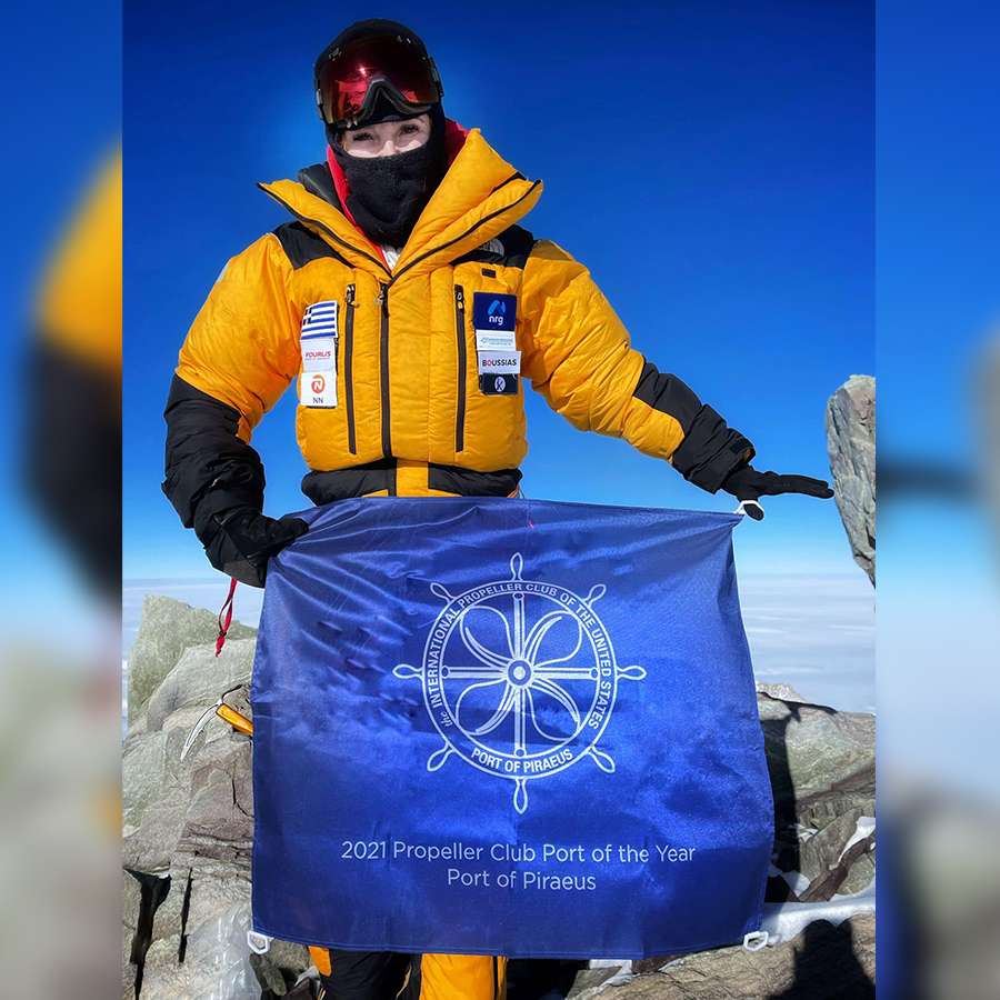 The flag of the Propeller Club of Piraeus at 4.892 meters